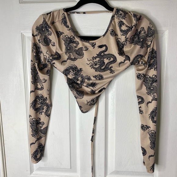 Girlies who want a funky crop top for those night outs and causal days out - Picture 1 of 2